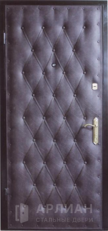 Фото №2 «Металлическая дверь с отделкой с винилискожей и ламинатом №1»